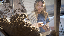 UO student and PathwayOregon recepient Gabi Gauthier at a dig in central Oregon